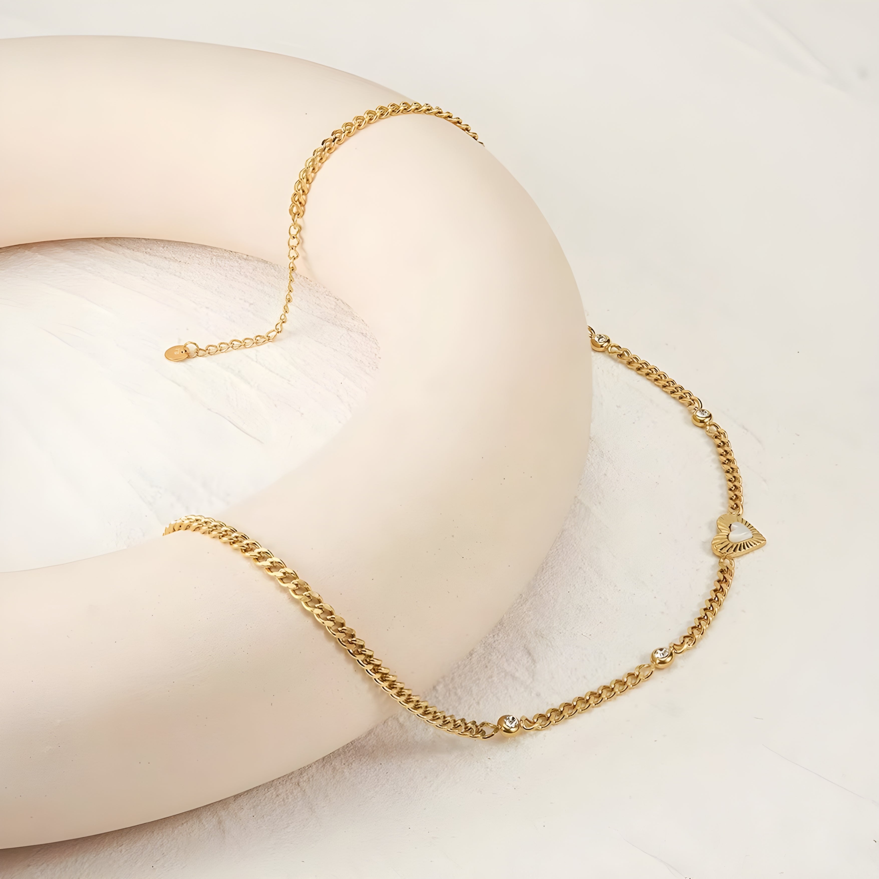 Lovia Necklace